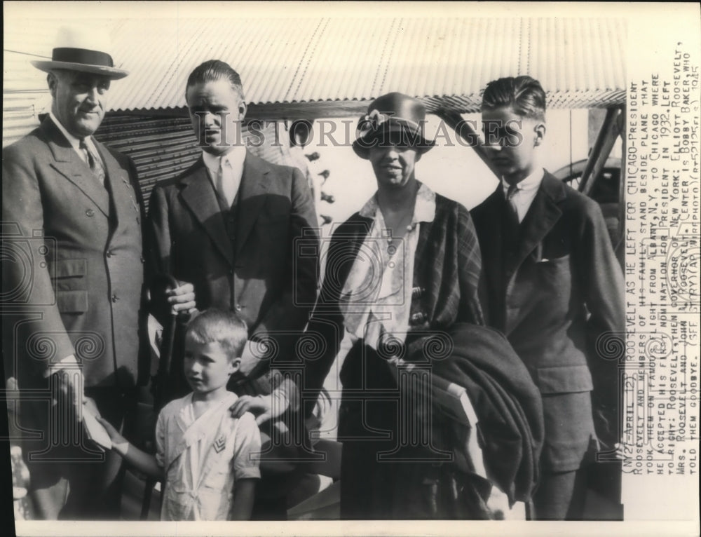 1945 Press Photo Pres.Franklin Roosevelt and Family as they left for Chicago. - Historic Images