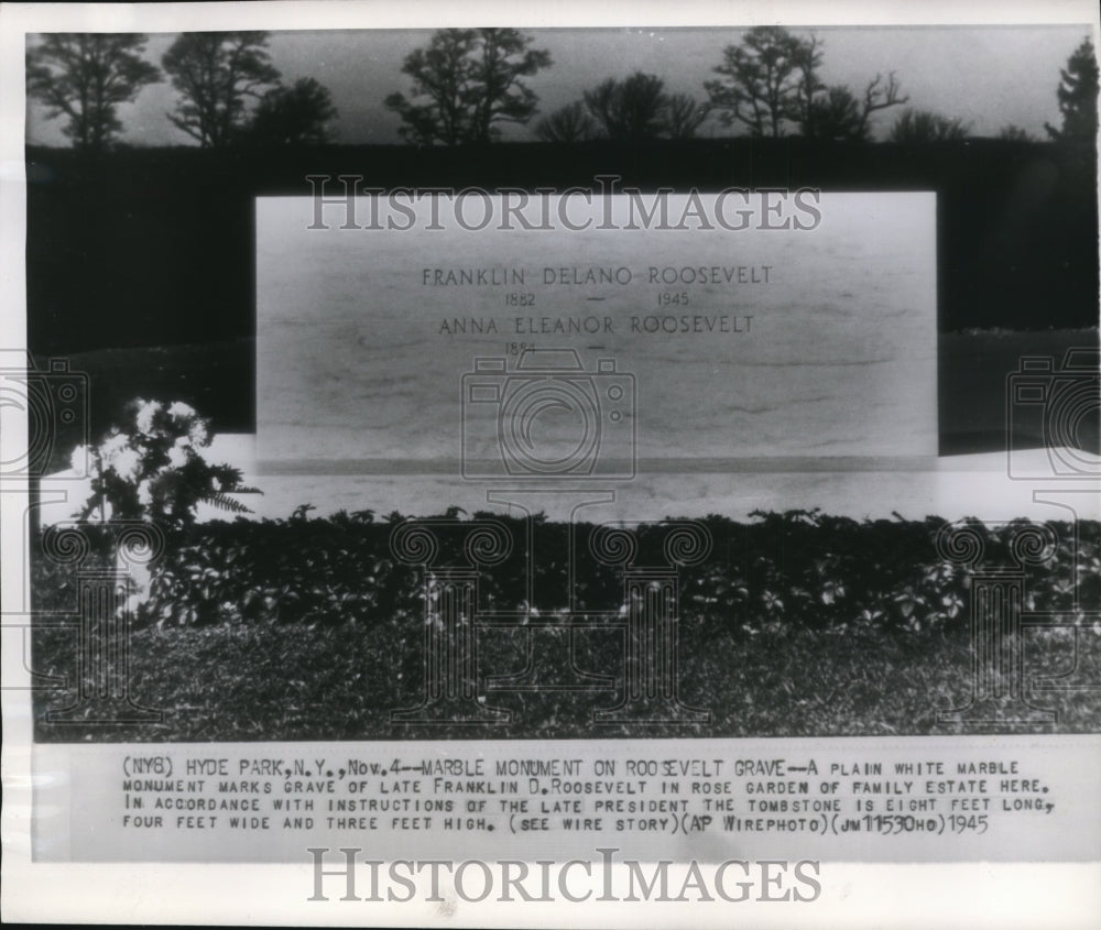 1945 Press Photo A plain white marble monuments marks grave of late Franklin - Historic Images