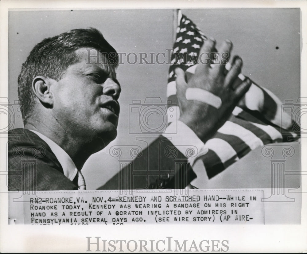 1960 Press Photo Kennedy&#39;s scratched hand inflicted by admirers in Pennsylvania - Historic Images