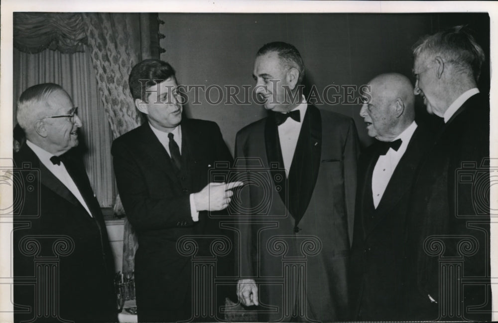 1961 Press Photo Democrats in dinner for 20th Anniv. of Truman War in Washington - Historic Images