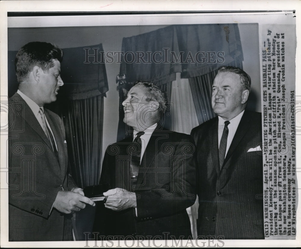 1961 Press Photo Kennedy as starting pitcher gets baseball pass with Pete - Historic Images