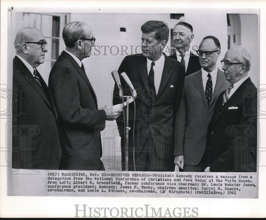 1961 Press Photo Kennedy receives msg. from N.C. of Christians&Jews atWhiteHouse - Historic Images