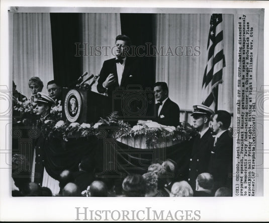 1961 Press Photo Pres. Kennedy speaks to Democratic Party fund raising dinner - Historic Images
