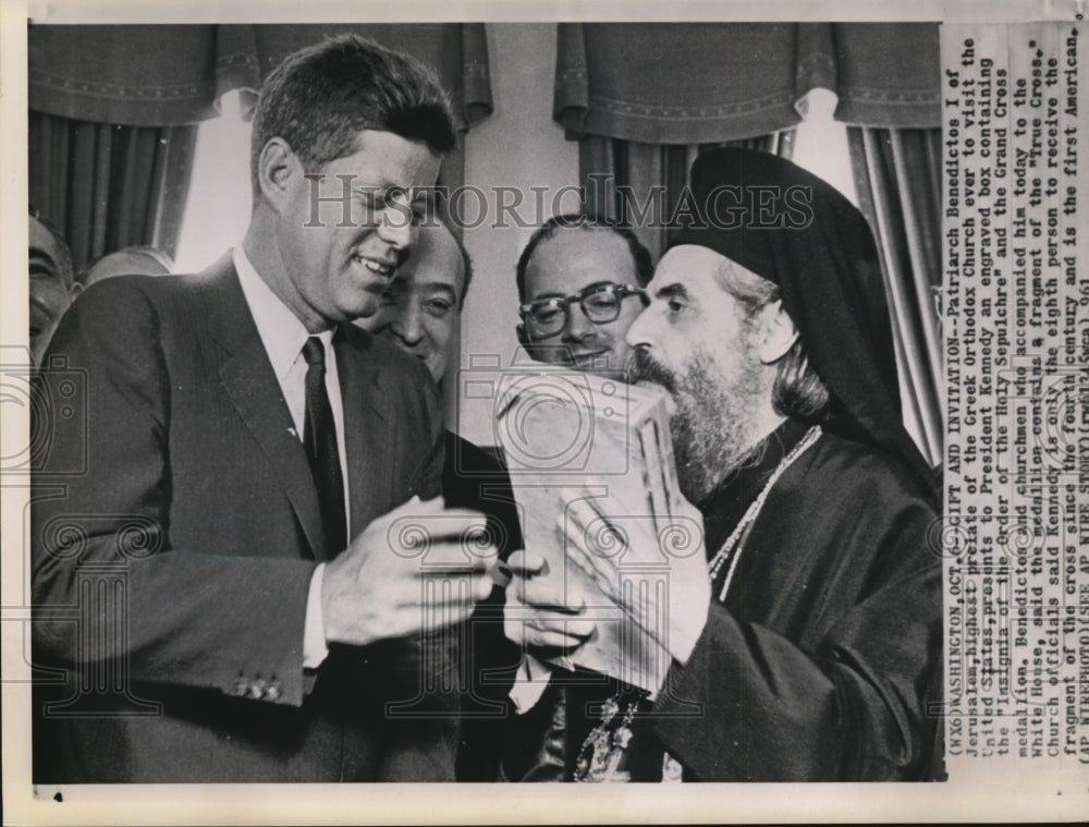 1961 Press Photo Pres. Kennedy receives gift and invitation to Benedictos I - Historic Images