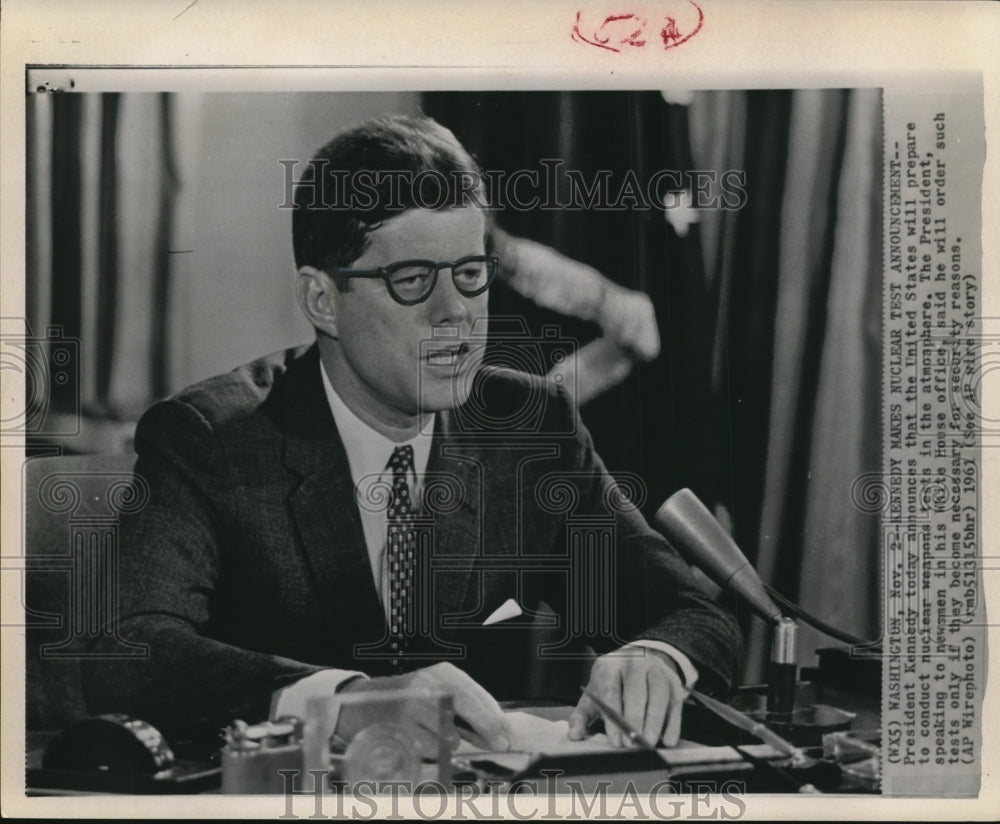 1961 Press Photo Pres.Kennedy announced U.S. Nuclear weapon test in atmosphere. - Historic Images