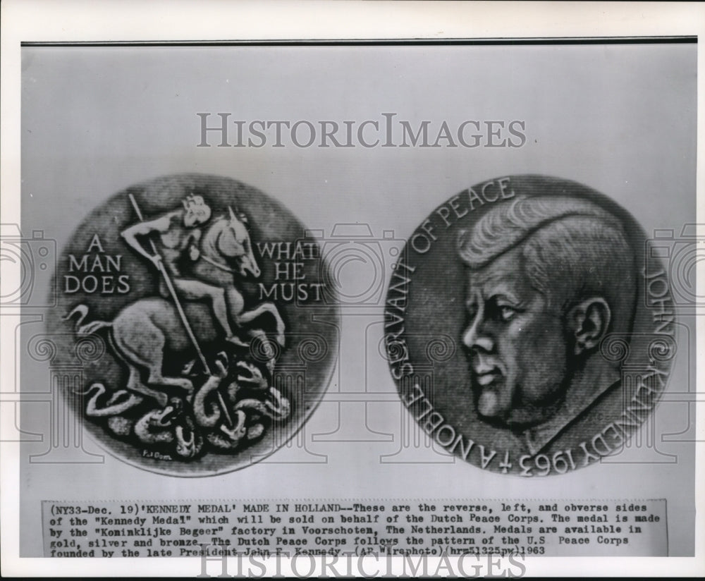 1963 Press Photo Pres. John F. Kennedy Medal made by Koninklijke Begeer Factory. - Historic Images