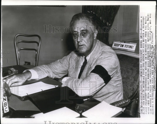 1941 Press Photo Pres. Roosevelt wearing black arm band for the death of his mom - Historic Images