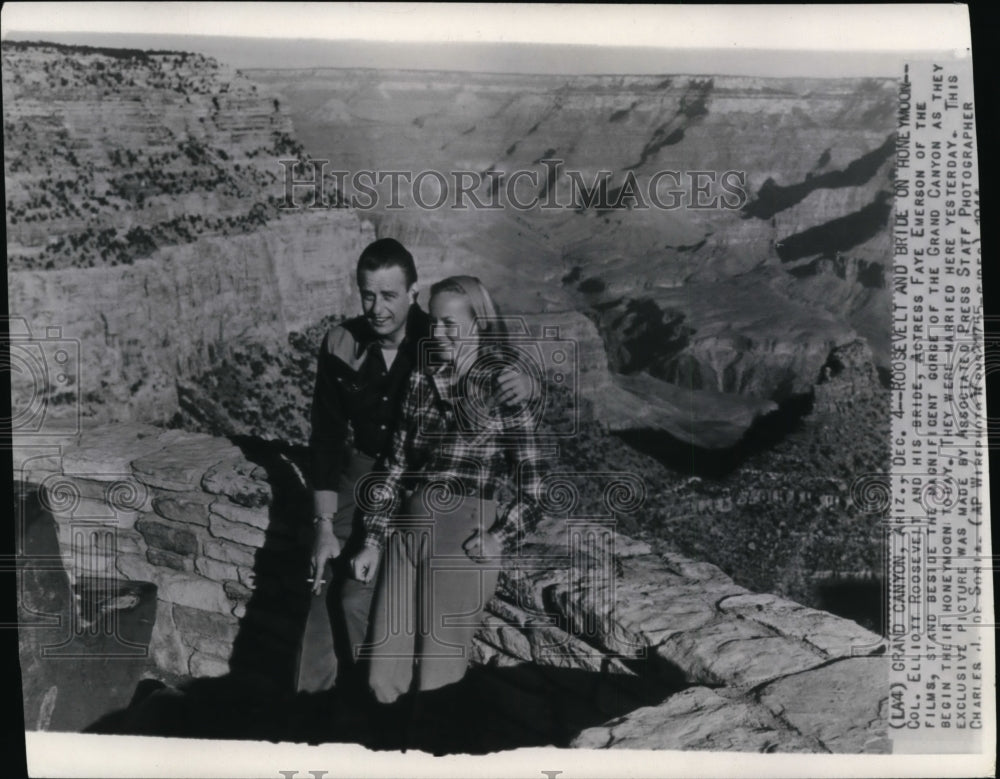 1944 Press Photo  Col. Elliot Roosevelt and Bride Actress Faye Emerson. - Historic Images