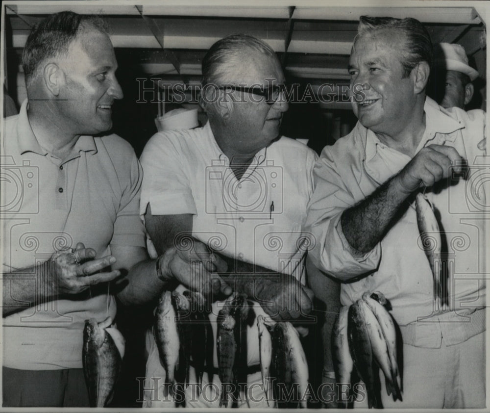 1968 Press Photo Ohio Gov James Rhodes, Jack Dunlap &amp; Fred Moor fishing - Historic Images