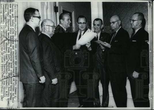 1967 Gov James Rhodes with mayors & representatives of 14 cities - Historic Images