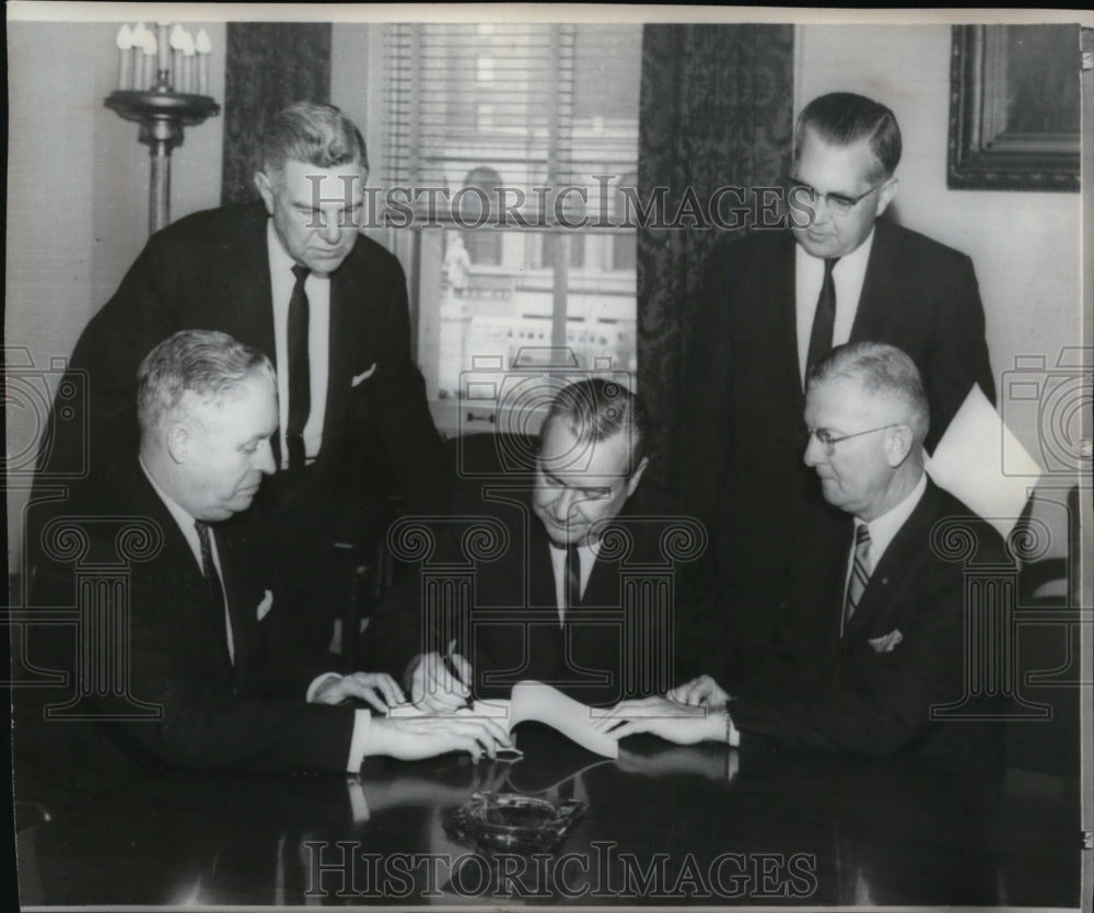 1966 Press Photo Signing &amp; witnessing documents for Municipal Akron University - Historic Images