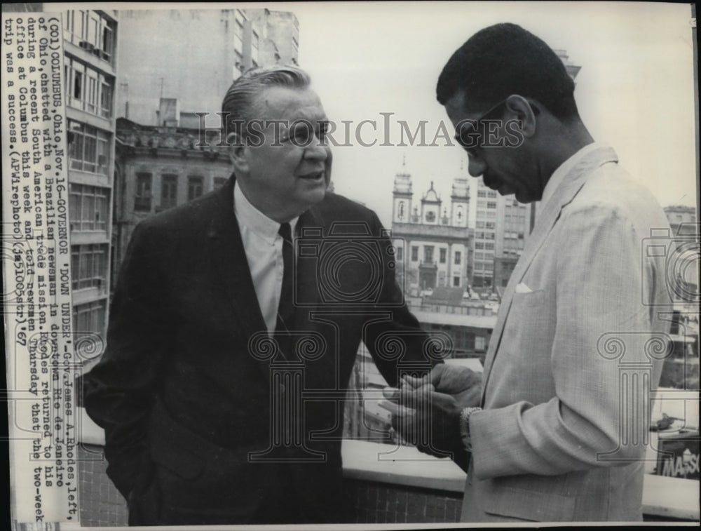 1967 Press Photo Gov. Rhodes chat with Brazilian newsmen in Rio De Janeiro - Historic Images