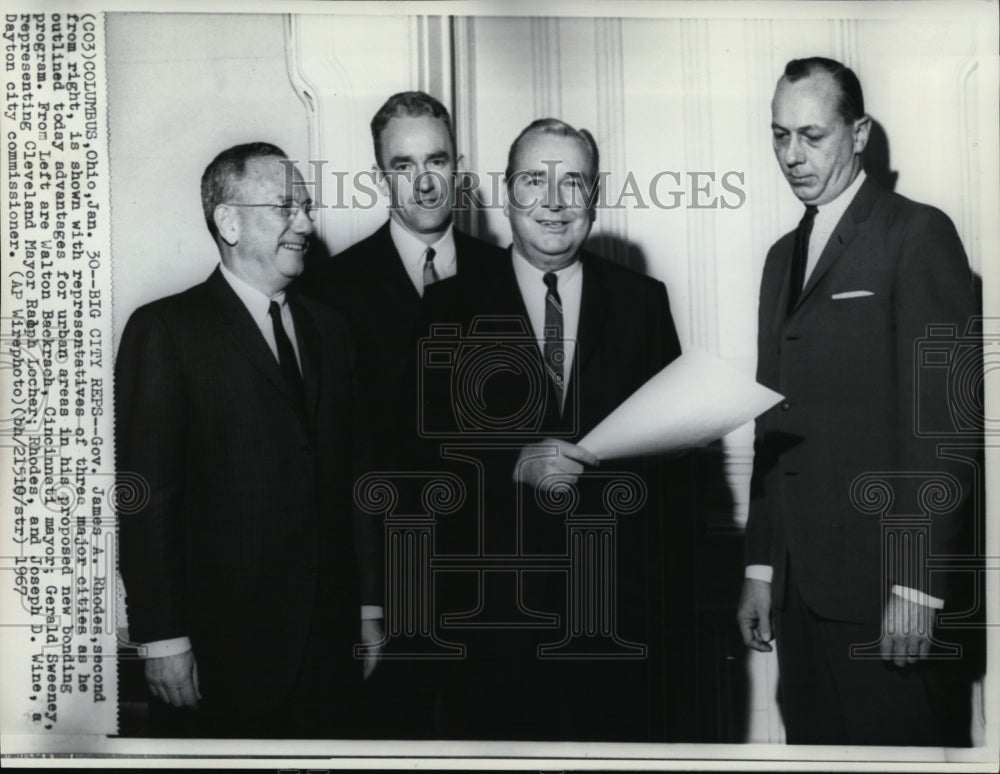 1967 Press Photo Gov. Rhodes with 3BigCityReps for proposed new bonding program - Historic Images