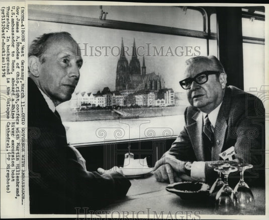 1976 Press Photo Gov.Rhodes confers withHillenbrand at RhineRiver excursion boat - Historic Images