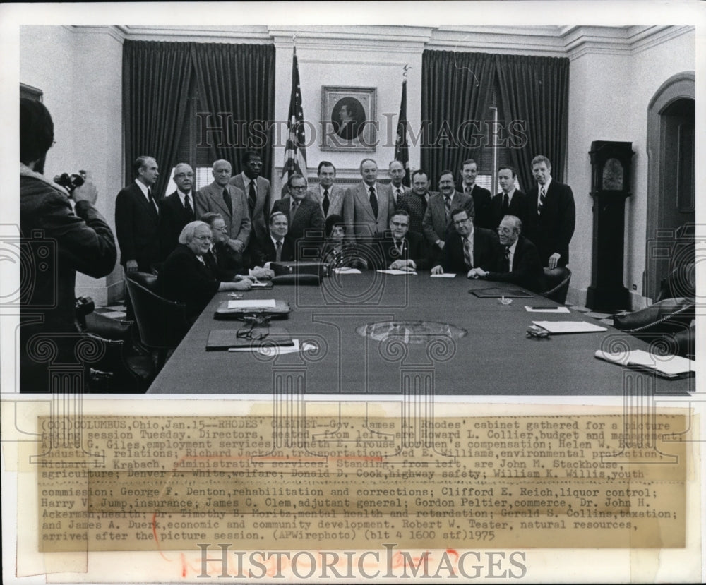 1975 Press Photo Gov. Rhodes in session with his cabinets in Columbus - Historic Images