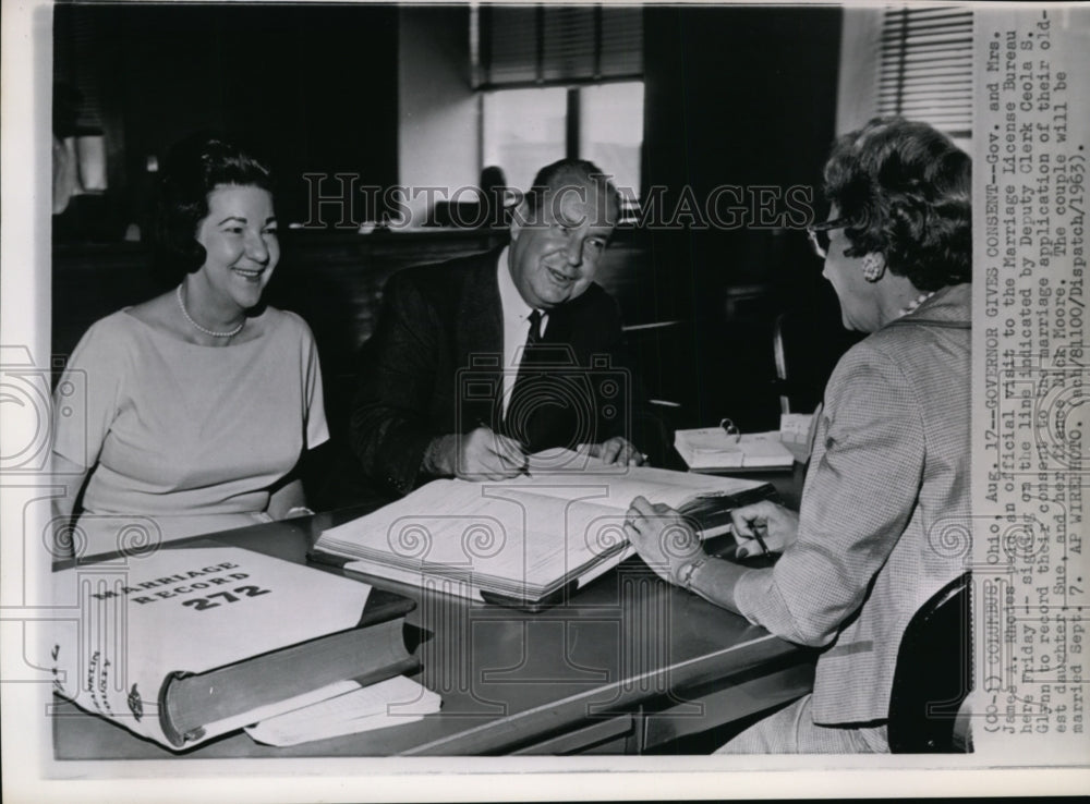 1963 Press Photo Gov.&amp;Mrs. Rhodes gives consent to Sue&#39;s wedding in M.L.B. - Historic Images