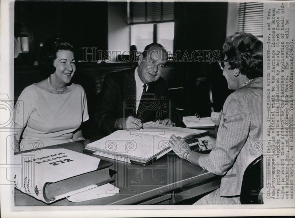 1963 Press Photo Gov.&Mrs. Rhodes gives consent to Sue's wedding in M.L.B. - Historic Images