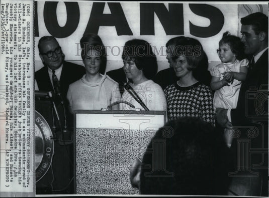 1966 Press Photo Gov. Rhodes address victory statement in Statehouse office - Historic Images