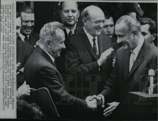 1967 Press Photo Pres.Johnson and Alexei Kosygin Clasp Hands after Meeting - Historic Images