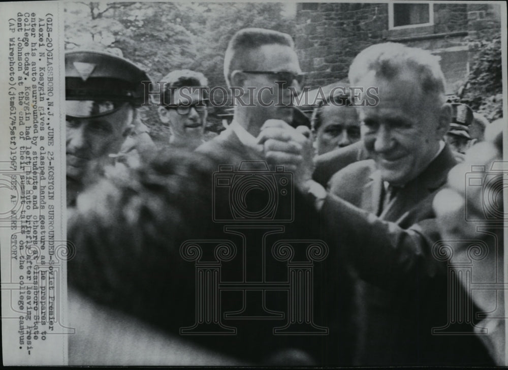 1967 Press Photo Alexei N.Kosygin Gives a Clasp Hands Gesture - Historic Images