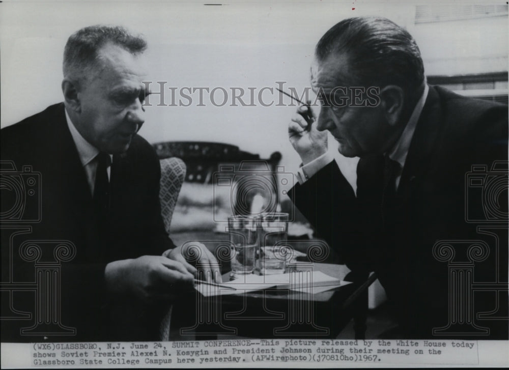 1967 Press Photo Soviet Premier Alexei N. Kosygin and Pres Johnson Shown Meeting - Historic Images