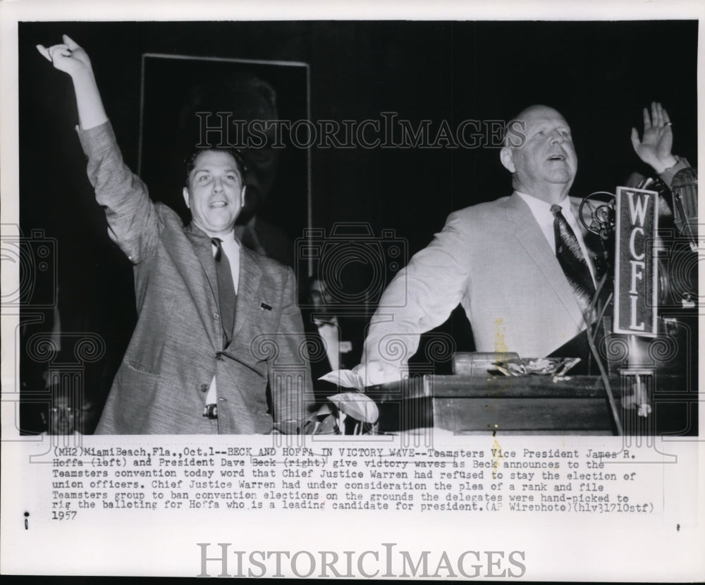 1957 Press Photo Beck&amp;Hoffa in victory wave in Teamsters convention - Historic Images