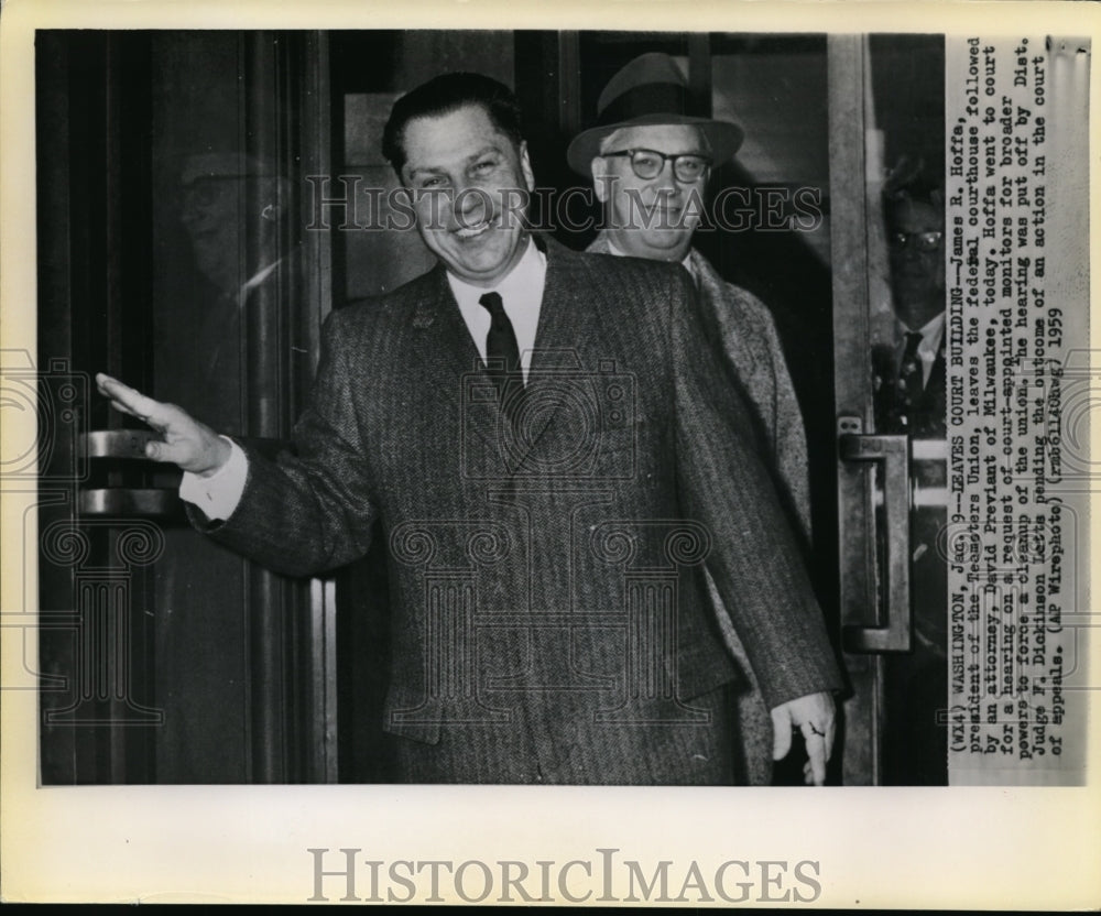 1959 Press Photo Hoffa leaves federal courthouse with Atty. Previant - Historic Images