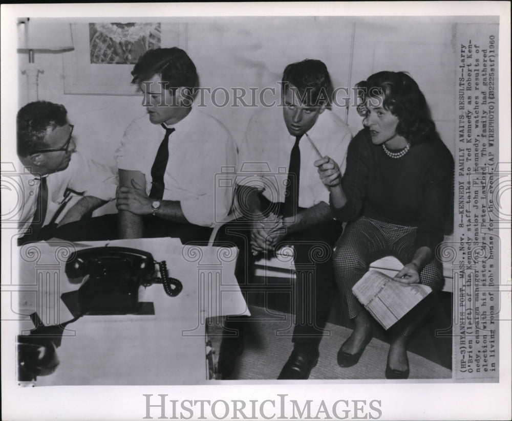 1960 Press Photo Larry O&#39;Brien Talks to Ted Kennedy - Historic Images