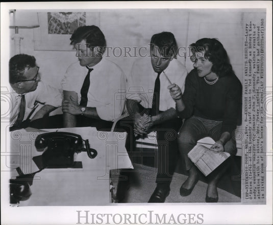 1960 Press Photo Larry O'Brien Talks to Ted Kennedy - Historic Images