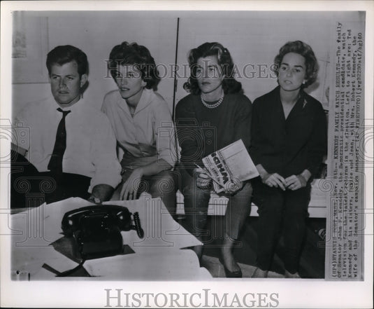 1960 Press Photo Family of Sen.John F.Kennedy Watching Television for Returns - Historic Images