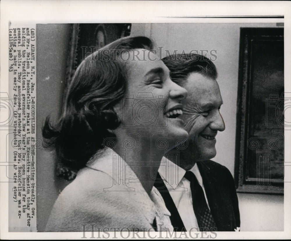 1963 Press Photo Smiling broadly, Gov. and Mrs. Nelson A. Rockefeller relax at - Historic Images