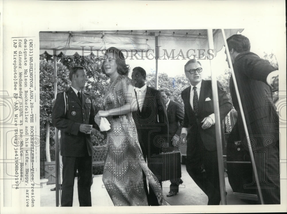 1974 Press Photo Vice President designate Nelson Rockefeller and his wife, Happy - Historic Images