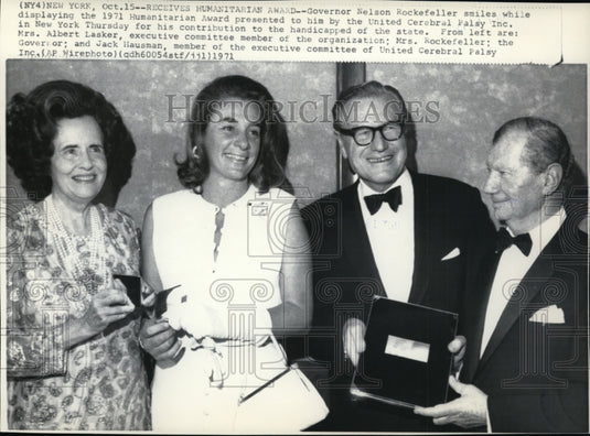 1971 Wire Photo Governor Nelson Rockefeller smiles while displaying the 1971 - Historic Images