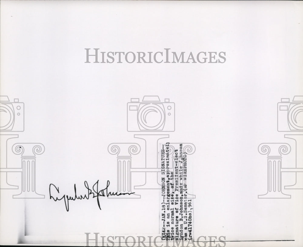 1961 Press Photo Signature of Vice President-elect Lyndon B. Johnson while - Historic Images