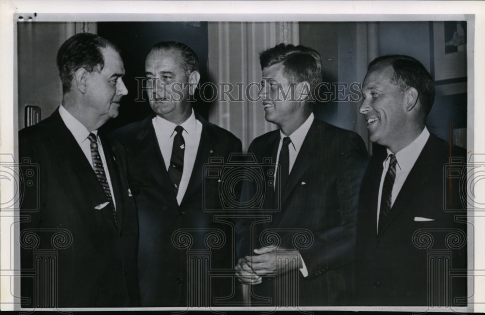 1960 Press Photo Sen.Johnston Center of Attention at the Capitol with His Party - Historic Images