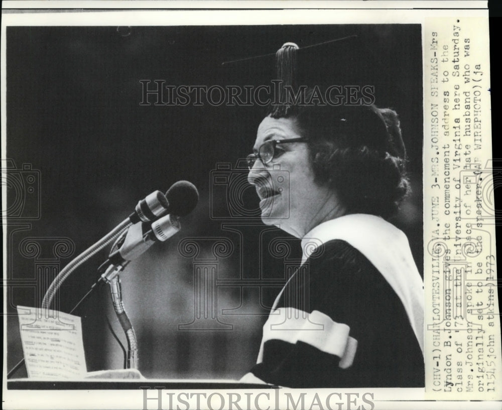 1973 Press Photo Mrs. Lyndon B. Johnson gives the commencement address to the - Historic Images