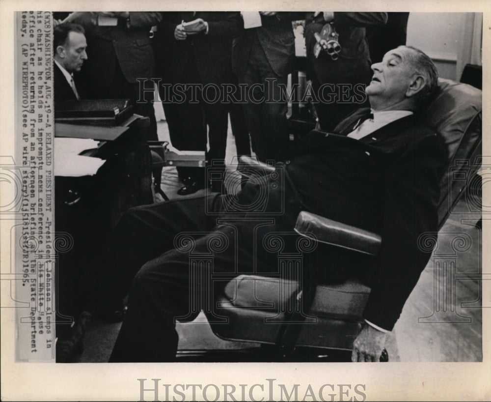 1965 Press Photo Pres Johnson holds impromptu news conference in White House - Historic Images