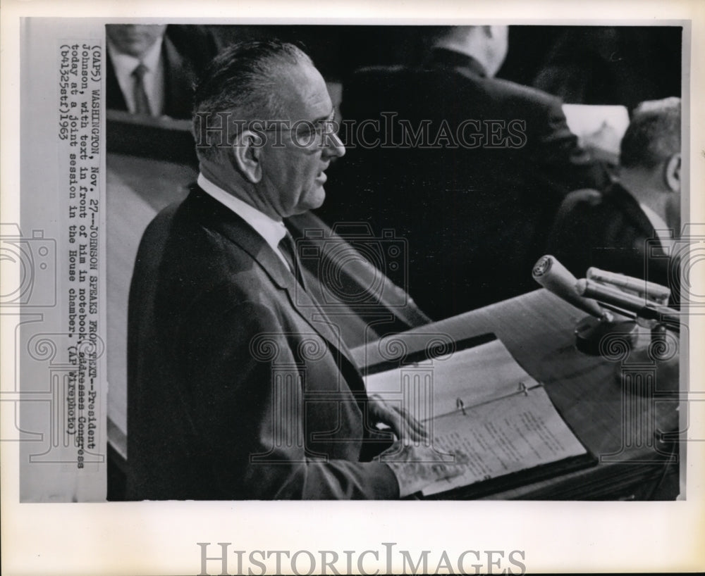 1963 Press Photo Pres Johnson speaks from text on joint session in House chamber - Historic Images