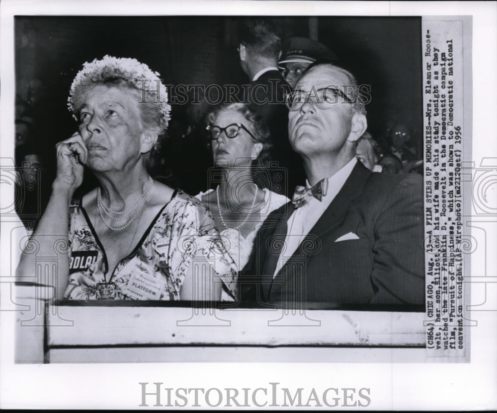 1956 Press Photo Mrs. Eleanor Roosevelt, her son, Elliott and his wife made this - Historic Images