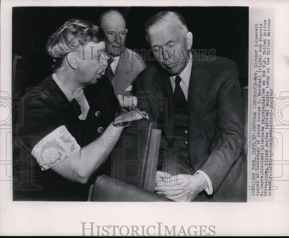 1947 Press Photo Mrs. Eleanor Roosevelt speaks as Secretary of State George C. - Historic Images