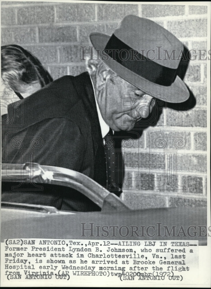 1972 Press Photo Lyndon B.Johnson Shown Arrived at Brooke Gen Hospital - Historic Images