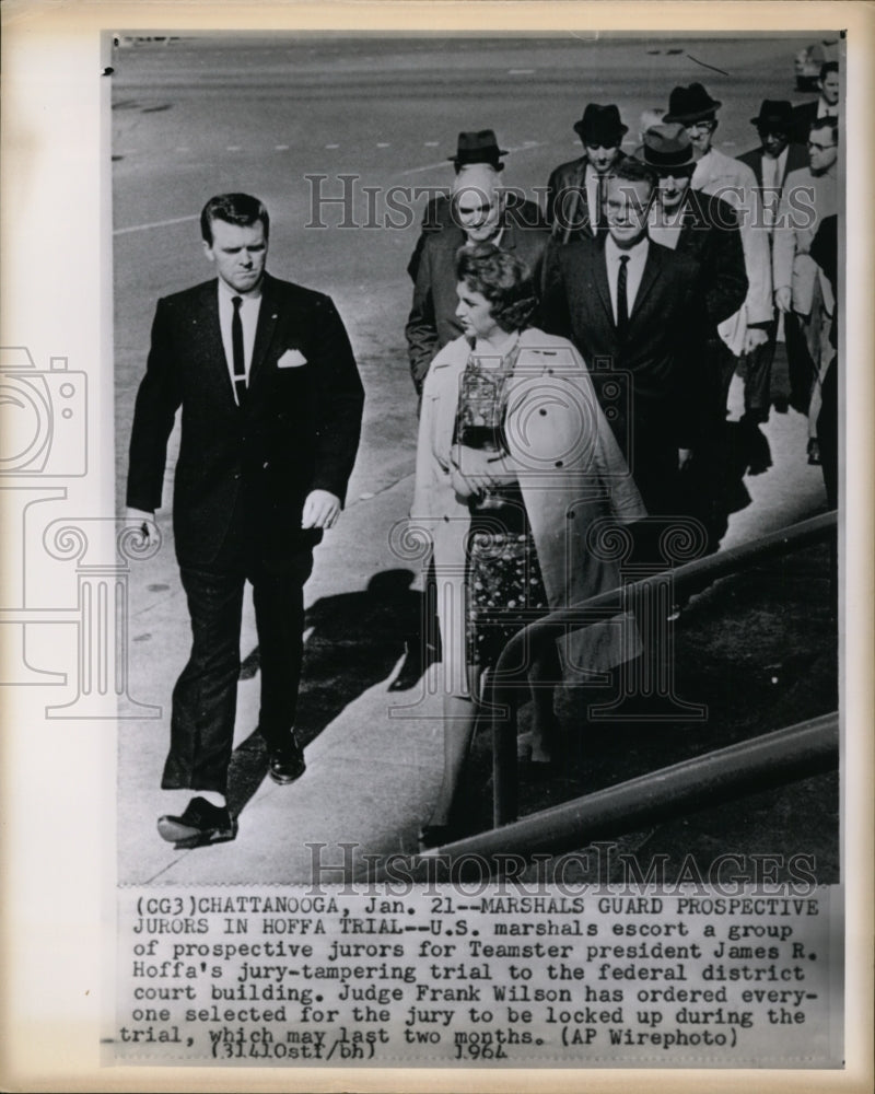 1964 Wire Photo U.S. marshals escort group of prospective jurors for Teamster - Historic Images