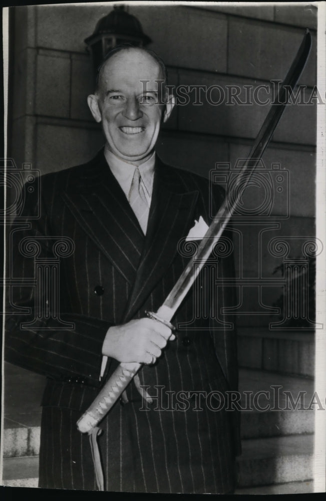 1942 Press Photo Francis B.Sayre Brought a Japanese Sword for Pres.Roosevelt - Historic Images