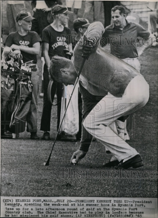 1963 Press Photo President Kennedy spending the week-end at his summer home in - Historic Images