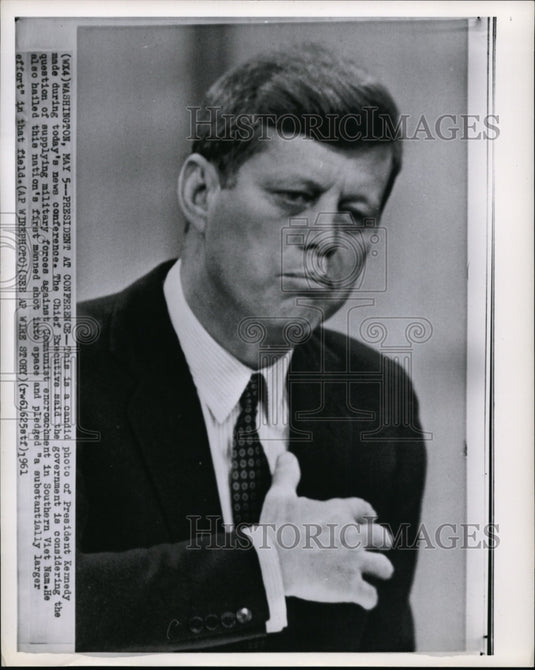 1961 Press Photo Pres. Kennedy in new's conference about supplyingmilitaryforces - Historic Images