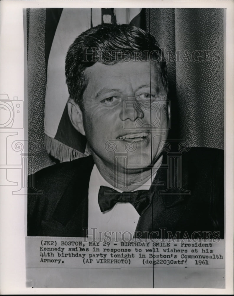 1961 Press Photo Pres. Kennedy smiles to well wishers at his 44th birthday - Historic Images