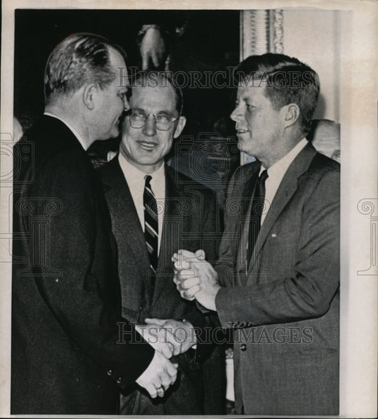 1961 Press Photo Kennedy chats with White&Brawley in White House East Room - Historic Images