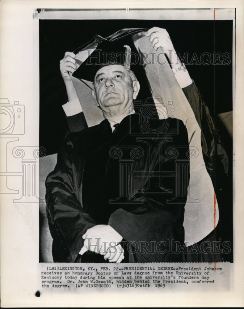 1965 Press Photo Honorary Doctor of Laws degree for Johnson at Univ. of Kentucky - Historic Images