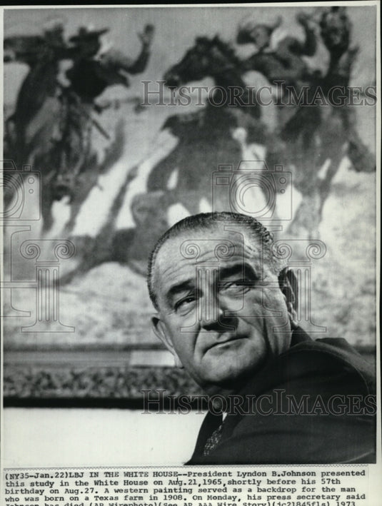 1973 Press Photo Pres Lyndon Johnson presented study in the White House - Historic Images