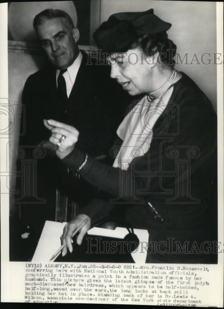 1936 Press Photo Mrs. Roosevelt confers with her official - Historic Images